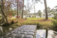 5 minutes from the beach! Water access with kayaks and launch from house!