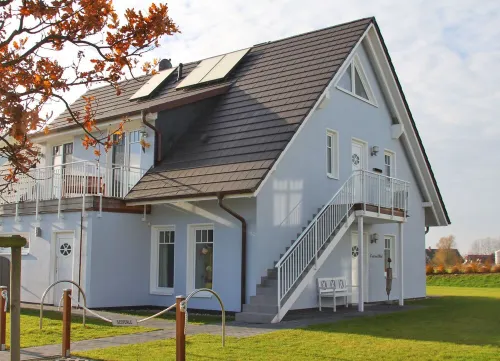 Exclusive apartment with 2 balconies and sea views - only 200m from the beach!