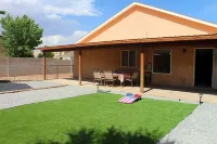 Spacious Escape, 1KB, 2QB, Wifi - Private Yard - Bungalow