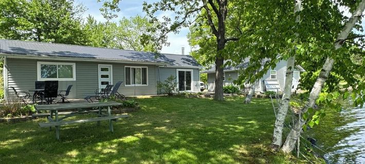 New Lake Holcombe listing 4 season, very cozy 2BR, 1BA sleeps 6 Hotels in Chippewa County