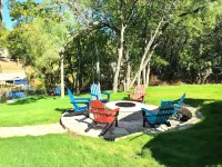 Lakefront!➟Kayaks, Fire Pit, Sparkling Clean Hot Tub, Foosball
