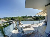 Vue Panoramique Pour Appartement Dernier Étage, Proche des Plages/ Centre Ville