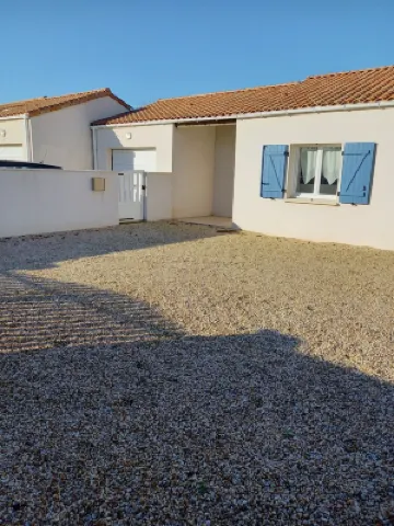 2 Bedroom Private Vacation Home in Longeville Sur Mer Hotels in Longeville-Sur-Mer