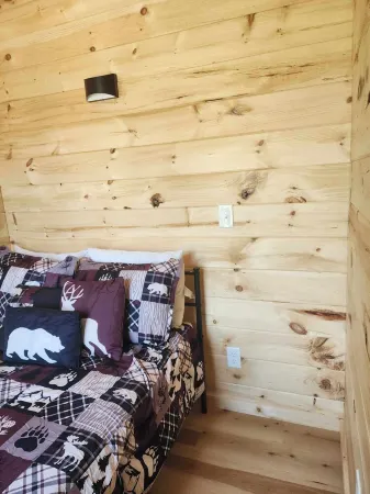 New 2 Bedroom Container Cabin with Direct Trail Access! Ride Errol (Cabin 1)