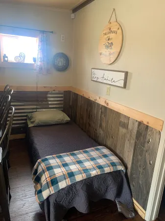 Stunning Views! Rustic cabin facing the base of Grand Canyon West