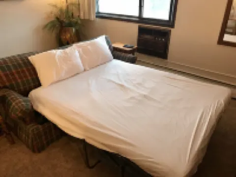 SKI LODGE CONDO NEAR BIG POWDERHORN MTN, BLACK RIVER HARBOR, COPPER PEAK