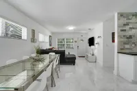 Your House with 4 Bedroom 3 Full Bathrooms 6 Min to the Beach