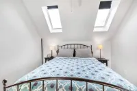 Clean, comfortable and modern cottage in trendy and historic Lockeland Springs