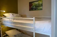 Air-Conditioned Apartment at the Foot of the Beach, Magnificent Sea View, Close to Shops Hotels in Bormes-les-Mimosas