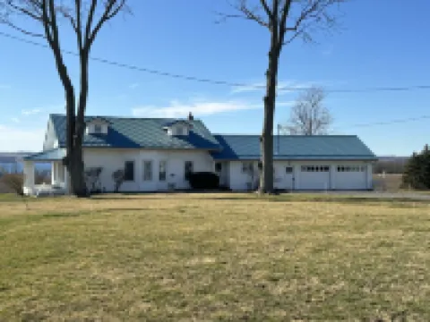 Newly Renovated Farmhouse Finger Lakes Hotels in Seneca County