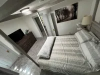 Fountain Blue-newly renovated modern home , lots of outdoor spaces to enjoy.