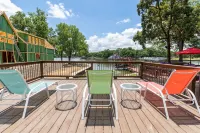 Beautiful 4/3 waterfront home with 2 master suites