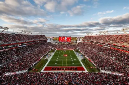 Updated Mid Century Villa! Close to Busch Gardens Отели в г. Темпл Террас