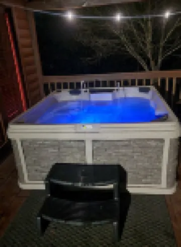 Cozy Cabin at Copperhill, Tn. Fire Pit, Hot Tub, Nature Trails.....WOW