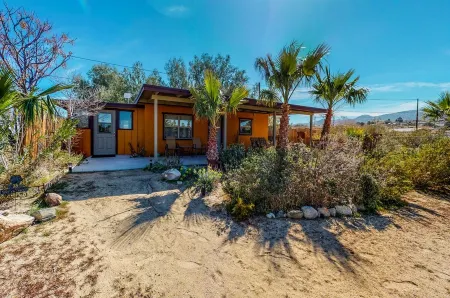 The Bungalow in Downtown Joshua Tree - A Renovated Mid-Century Bungalow