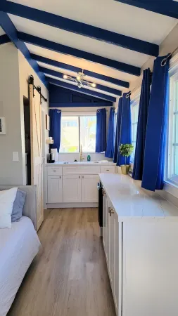 Seaside Sanctuary Studio with Shared Patio & AC Отели рядом с достопримечательностью «Ошен Дискавери Институт»