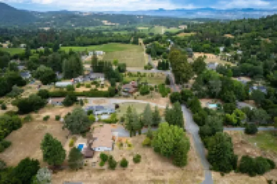Russian River Wine Country Retreat Near Healdsburg: Heated Pool & Gas Fireplace