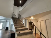 Modern 2,000+ sf house. Sauna + Parking! 5 mins from airport.