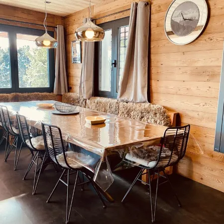 Sublime Views-Upper Chalet-180m2 Aux Angles -16Pers on 3300m2-Near the Center