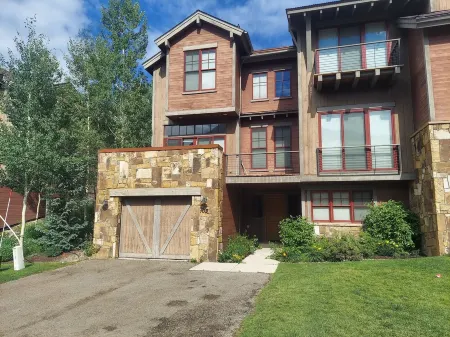 Mt Crested Butte views from the hot tub and a  very short walk to the lifts. Отели в г. Маунт Крестед Бьютт