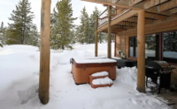 Casa Big Sky - Two Bed Apt in Large Private Home on Groomed Ski Trail