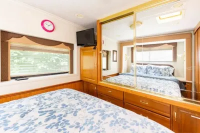 Private Waterfront Paradise Hotel in zona Les Gove Park