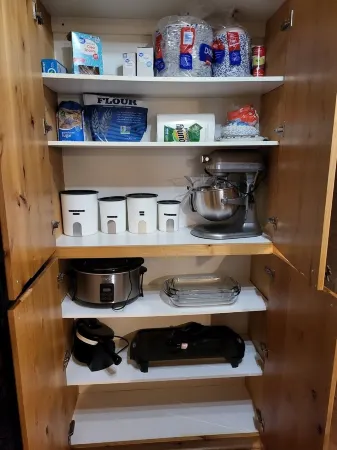 Hot Tub! Cozy beds sleeps 10, Wi-Fi, only 20 miles to West Yellowstone