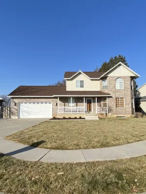 SUPER SPACIOUS COMFY & CLEAN Hotels in Roy