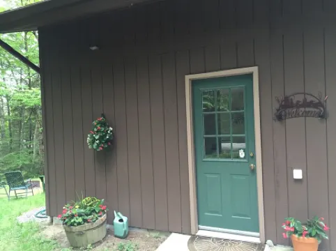 Immaculate Waterfront Studio Apt, kayaks, hot tub, 45 min. to Acadia