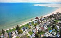 Beautiful Lake Home, Private Beach with a 5-Minute Walk to the Public Beach Area
