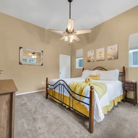 Cozy 1-bedroom apartment in charming Flagstaff with Hot Tub, Wi-Fi and AC.