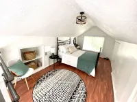 Charming and Cozy Lansing Loft Home