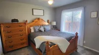 Quiet Neighborhood! - HOT TUB Retreat!