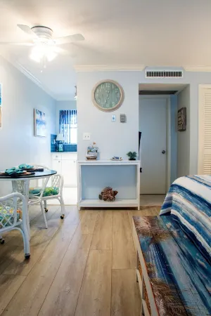 BEACH, POOL, SUNSETS in the Heart of Old Naples! Отели рядом с достопримечательностью «Нейплс Пир»