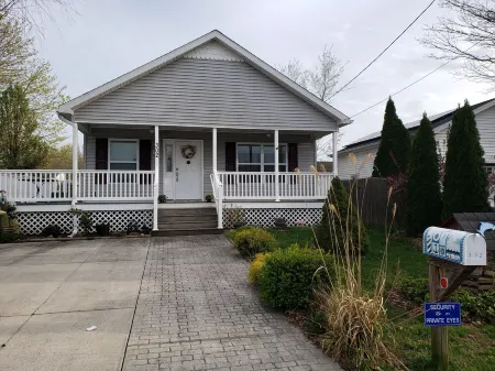 3 bedroom down the street from the Bay