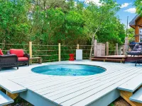 Elegant Birdhouse Cabin with 🔥Heated🔥 Cowboy Pool Hotels in Kyle