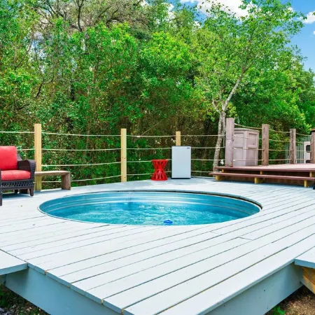 Elegant Birdhouse Cabin with 🔥Heated🔥 Cowboy Pool Отели в г. Кайл