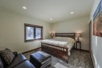 Well Appointed Vacation House in Ennis only 3 blocks from Main St. - Wi-Fi