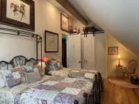 Great for Groups! 8min to Brevard, 10min to DuPont, 20min to Hendersonville