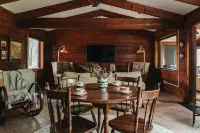 Rosemary on Grand - Cottage Core Lakehouse w/ ADA Dock in Gated Community Hotels in Cleora