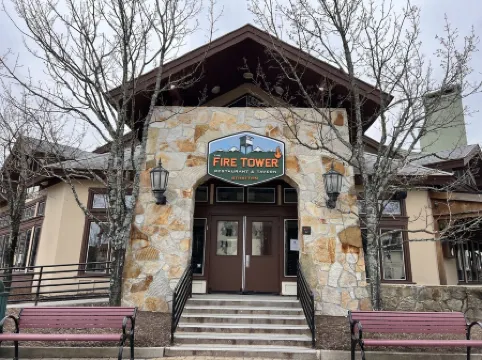 Mountain & sunset views from balcony! Heated pool/spas, walk to lifts & village!