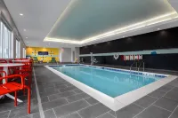 Tru by Hilton Anderson - Pool