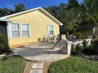 4 bedroom Retreat Sleeps 11 with Dock on Lake Weir near The Villages & Orlando