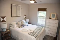 🐋 The Wooden Whale - Professionally-designed 3br 2ba Oak Island retreat!  🐋