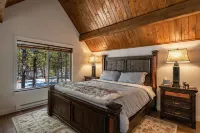 Luxury Furnishings and Amenities at the Hummingbird Chalet-Country Club Location