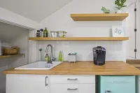 Casa Verde: A Studio Retreat 5 Minutes to Downtown