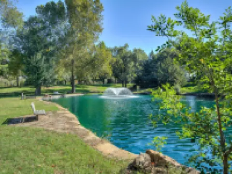 Resort living in Edmond with pool & tennis court!