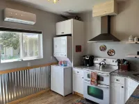 Charming farmhouse-style 1 bedroom apartment with hottub