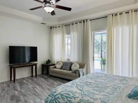 5br/4ba Luxury house w pool and beautiful backyard