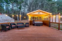 Amenity-Rich Fun Cabin~HotTub*GameRm*20-min to Ski
